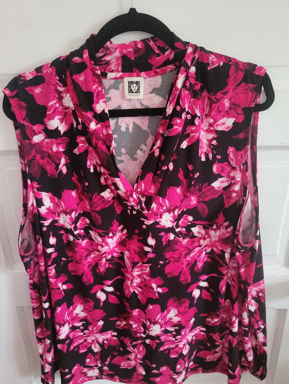 Anne Klein Sleeveless Pink Floral V-Neck Women's Top